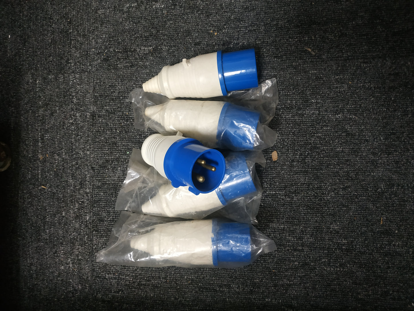 Weatherproof Industrial plug 16A 3 pin 220-250V