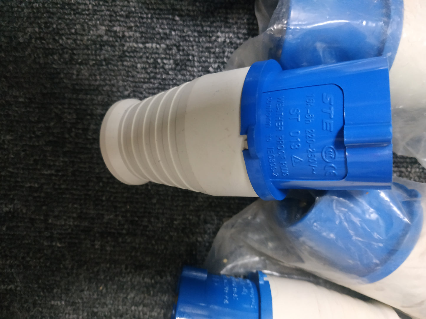 Weatherproof Industrial plug 16A 3 pin 220-250V